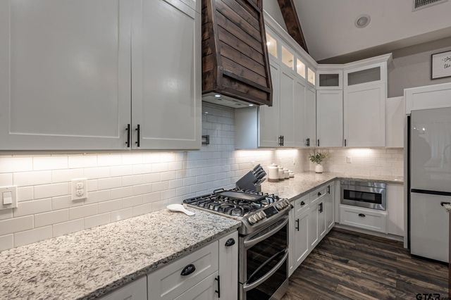 18348 N Lakeview Drive, Troup, TX 75789