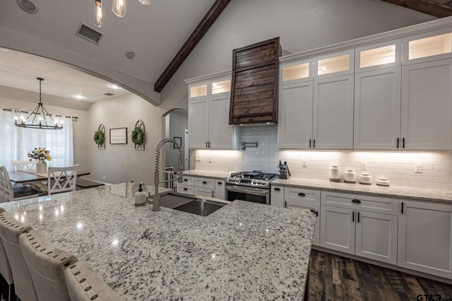 18348 N Lakeview Drive, Troup, TX 75789