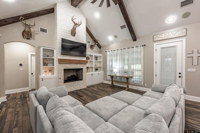 18348 N Lakeview Drive, Troup, TX 75789
