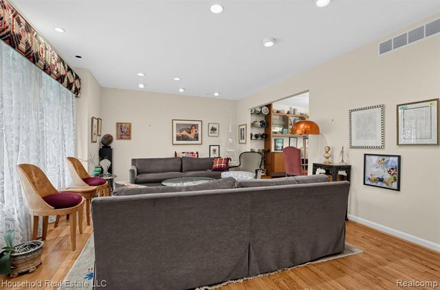25711 Branchaster Road, Farmington Hills, MI 48336
