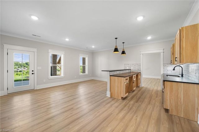727 Royal Jasmine Court, Winston-salem, NC 27106