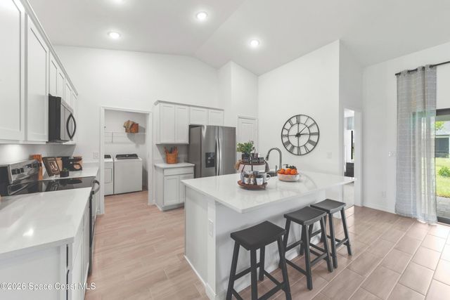 663 White Cloud Street SW, Palm Bay, FL 32908