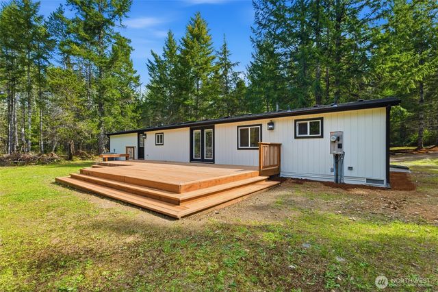 161 N Broken Arrow Drive, Hoodsport, WA 98548