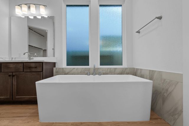 12222 Luke Drive, Mont Belvieu, TX 77523