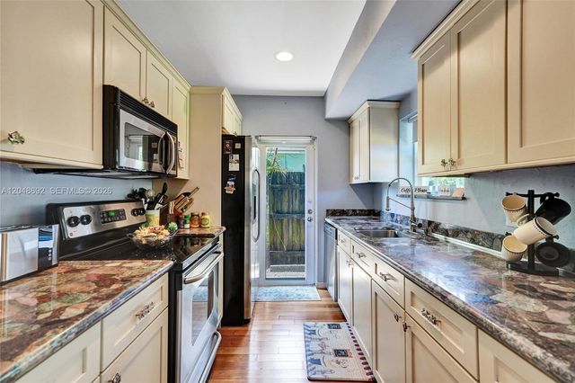 423 SE 19th Street, Fort Lauderdale, FL 33316