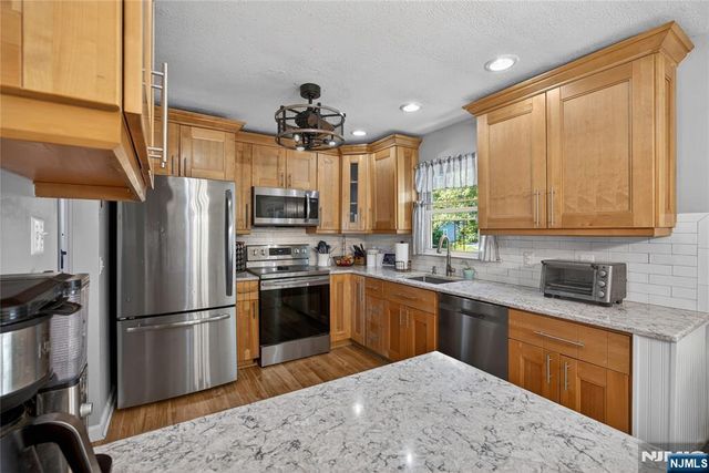 14 Bettino Drive, Ogdensburg, NJ 07439