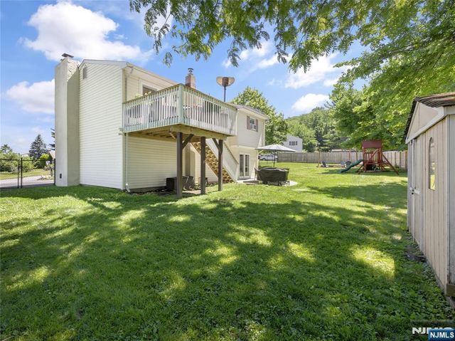 14 Bettino Drive, Ogdensburg, NJ 07439