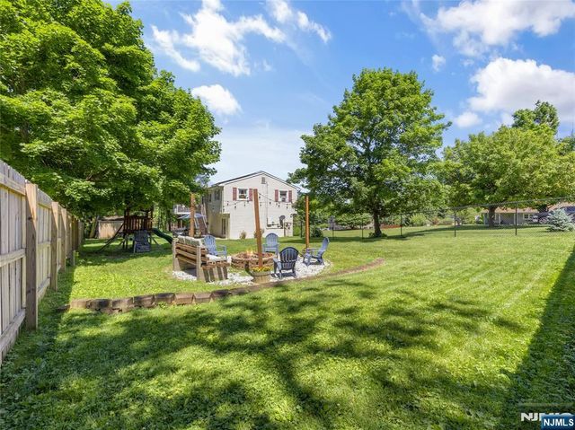 14 Bettino Drive, Ogdensburg, NJ 07439