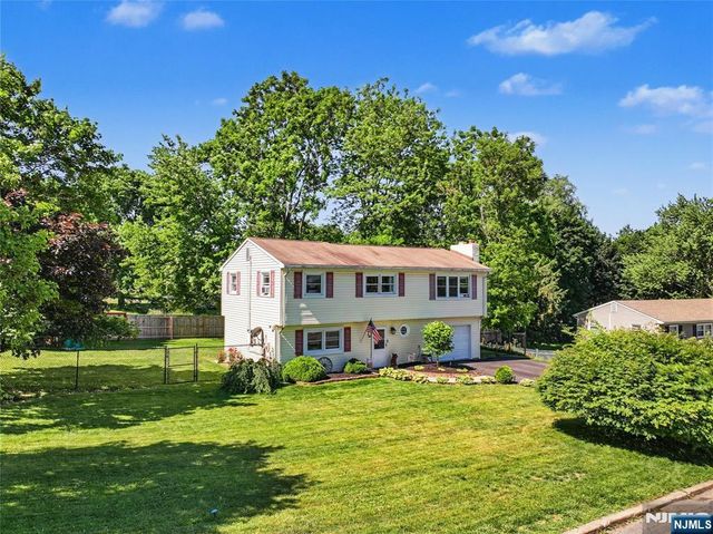 14 Bettino Drive, Ogdensburg, NJ 07439