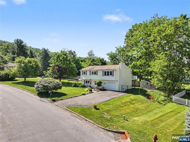14 Bettino Drive, Ogdensburg, NJ 07439