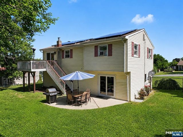 14 Bettino Drive, Ogdensburg, NJ 07439