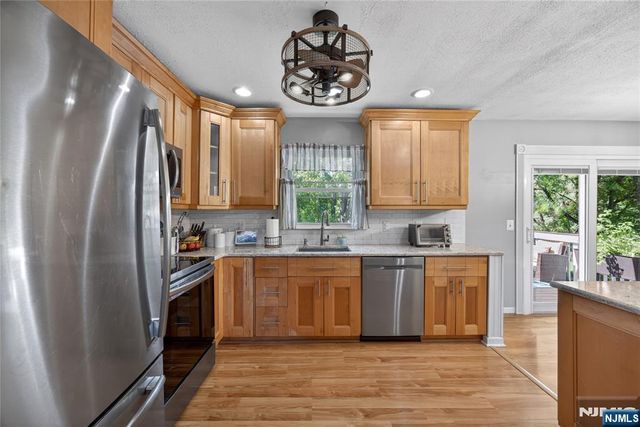 14 Bettino Drive, Ogdensburg, NJ 07439