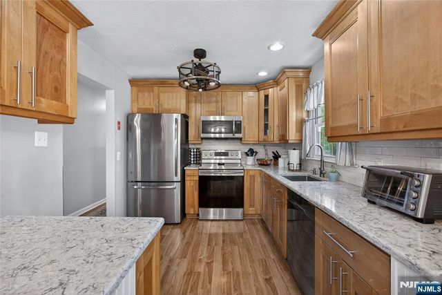 14 Bettino Drive, Ogdensburg, NJ 07439