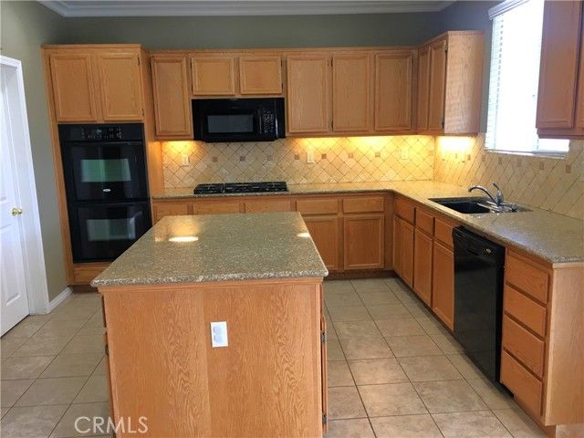 15213 Hawk, Fontana, CA 92336