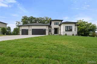 10016 Schuessler Road, St Louis, MO 63128