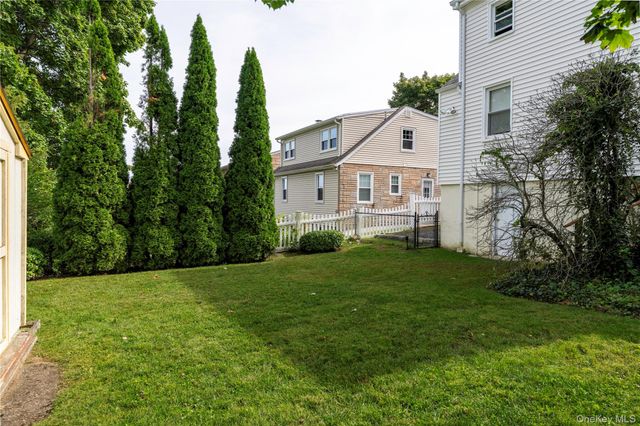 21 Annsville Trail, Yonkers, NY 10703