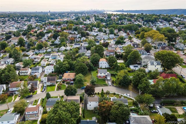 21 Annsville Trail, Yonkers, NY 10703