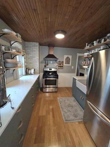 1920 S 97th STREET, West Allis, WI 53227
