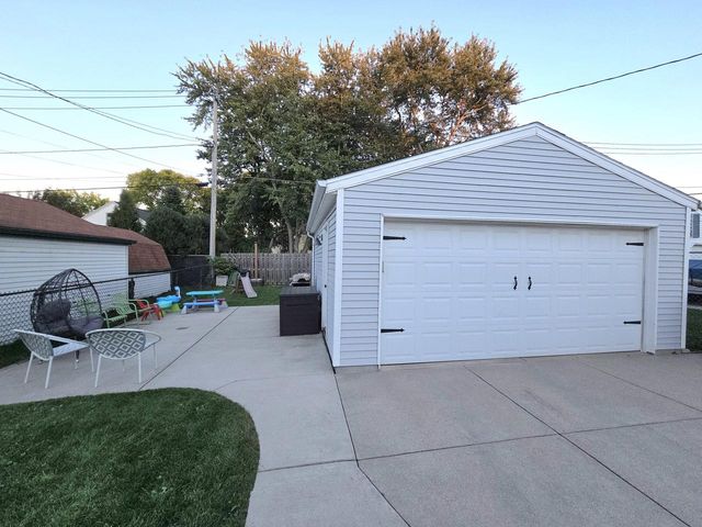 1920 S 97th STREET, West Allis, WI 53227
