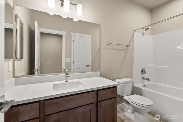 9057 Wyatt Loop SE, Tumwater, WA 98501