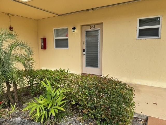 351 Cambridge Road 104, Hollywood, FL 33024