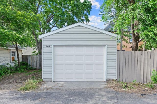 908 Sherburne Avenue, Saint Paul, MN 55104