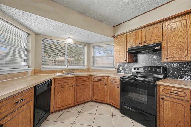 7615 SW Delta Ave, Lawton, OK 73505
