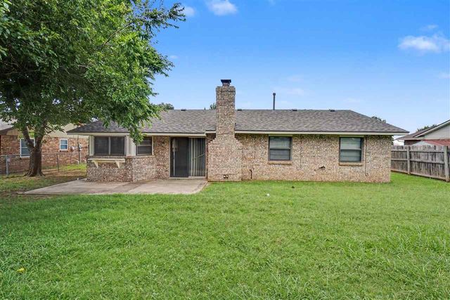 7615 SW Delta Ave, Lawton, OK 73505