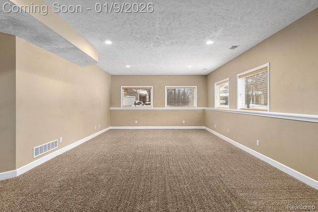 3580 Westhampton Court Ne, Grand Rapids Charter Township, MI 49546