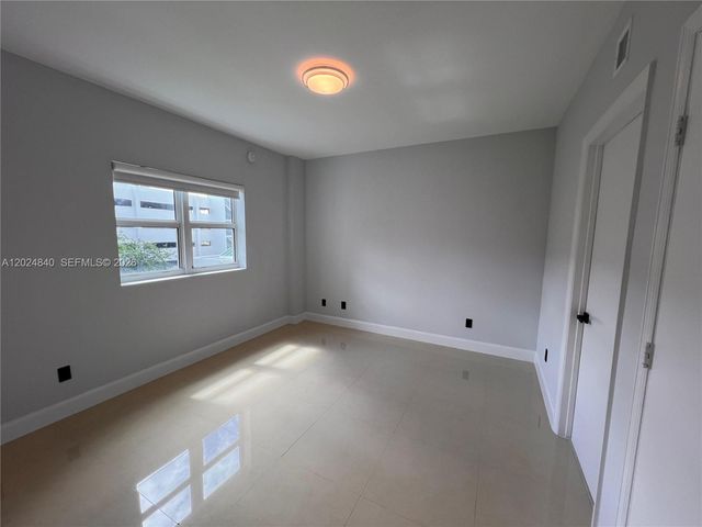 14951 Royal Oaks Ln 401, North Miami, FL 33181