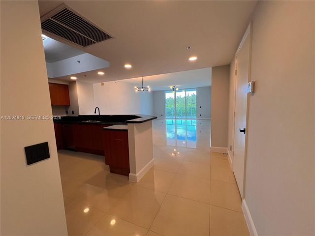 14951 Royal Oaks Ln 401, North Miami, FL 33181