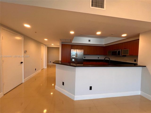 14951 Royal Oaks Ln 401, North Miami, FL 33181