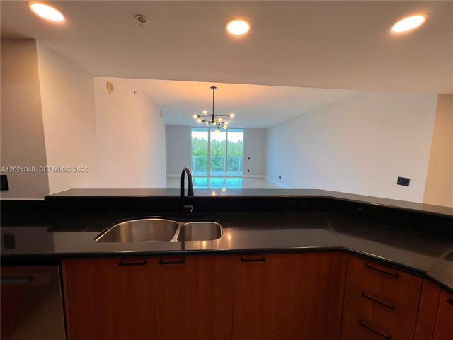 14951 Royal Oaks Ln 401, North Miami, FL 33181