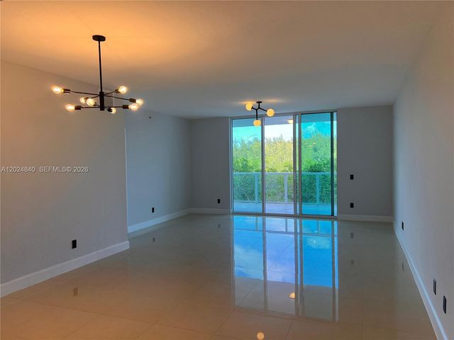 14951 Royal Oaks Ln 401, North Miami, FL 33181