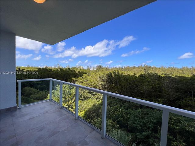 14951 Royal Oaks Ln 401, North Miami, FL 33181