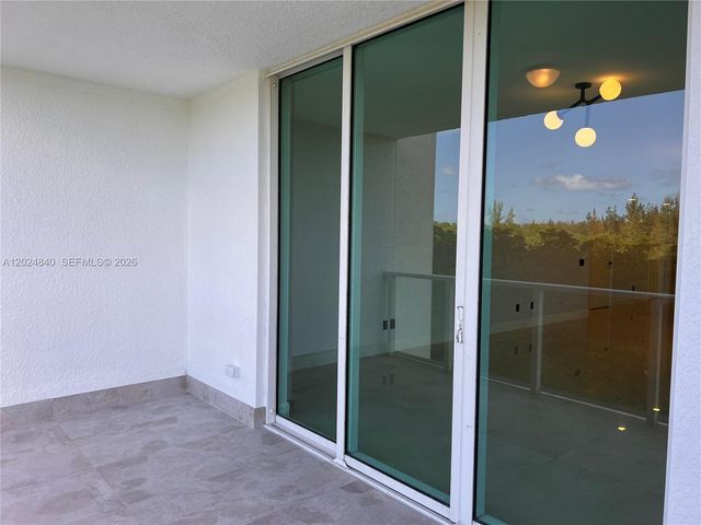 14951 Royal Oaks Ln 401, North Miami, FL 33181