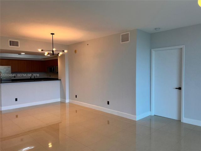 14951 Royal Oaks Ln 401, North Miami, FL 33181