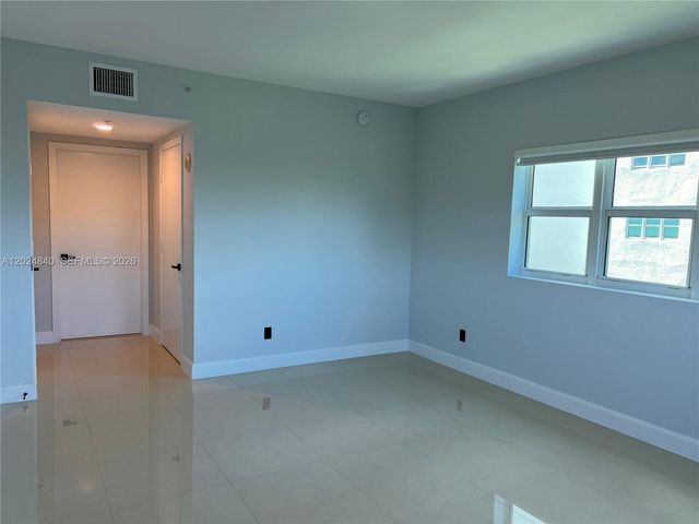 14951 Royal Oaks Ln 401, North Miami, FL 33181