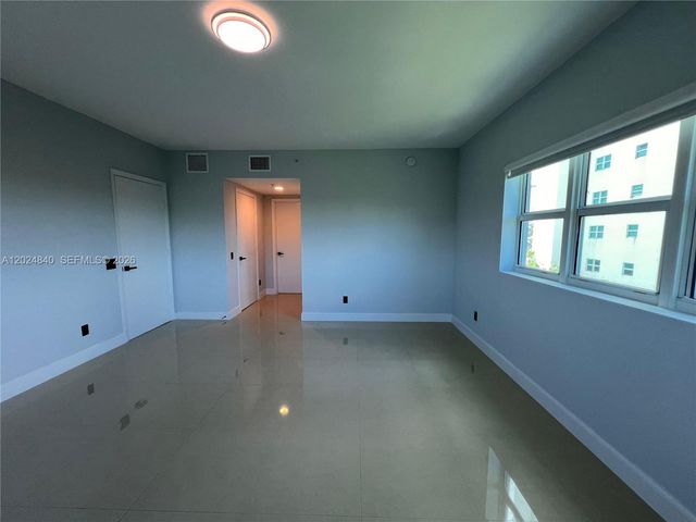 14951 Royal Oaks Ln 401, North Miami, FL 33181