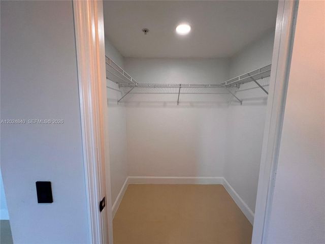 14951 Royal Oaks Ln 401, North Miami, FL 33181