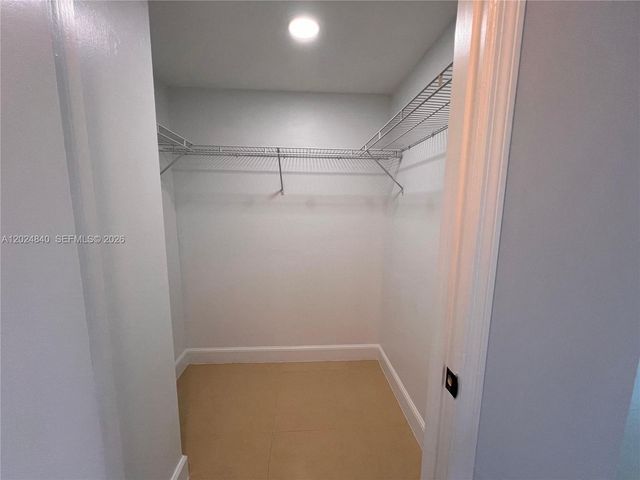 14951 Royal Oaks Ln 401, North Miami, FL 33181