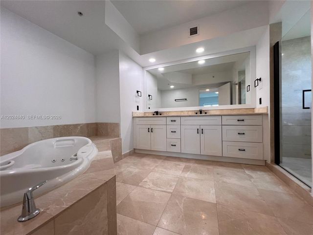 14951 Royal Oaks Ln 401, North Miami, FL 33181