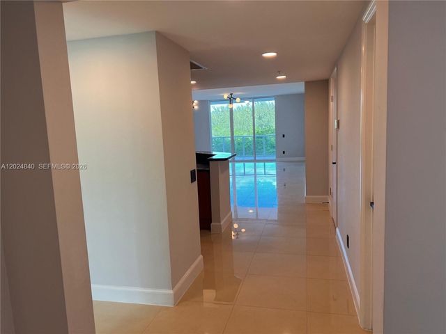 14951 Royal Oaks Ln 401, North Miami, FL 33181