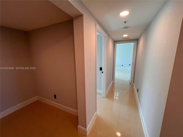 14951 Royal Oaks Ln 401, North Miami, FL 33181