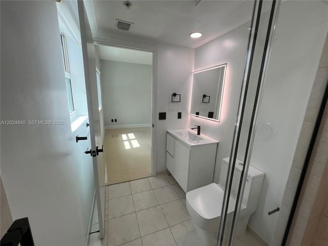 14951 Royal Oaks Ln 401, North Miami, FL 33181