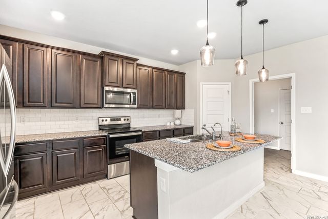 120 Stag Way, Schertz, TX 78108