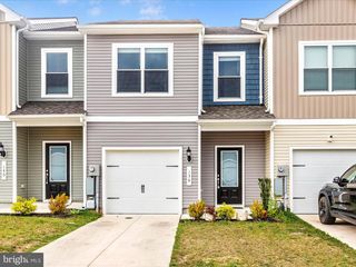 136 CRAMSFORD ST, Falling Waters, WV 25419