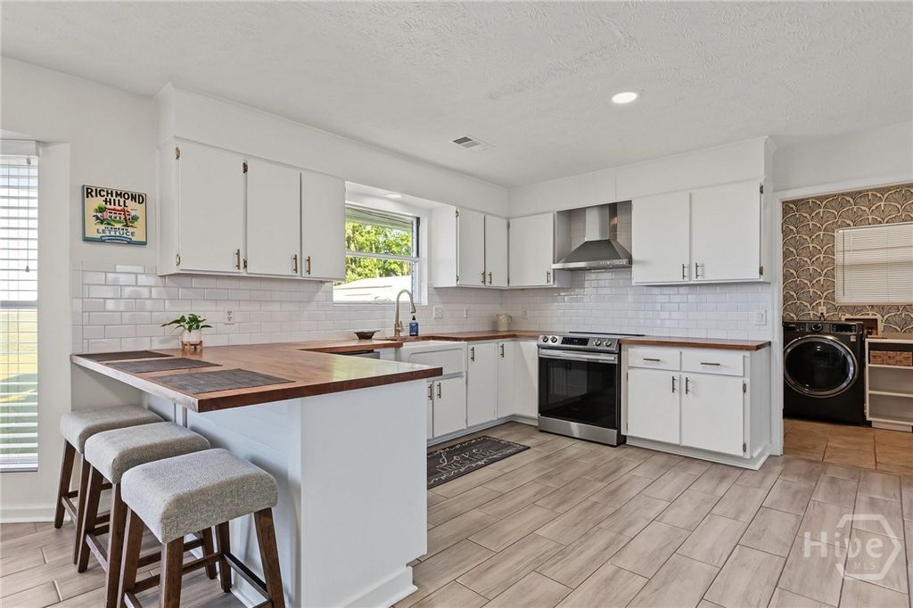 Image 10 of property listing at 126 Williamson Drive, Richmond Hill, GA 31324