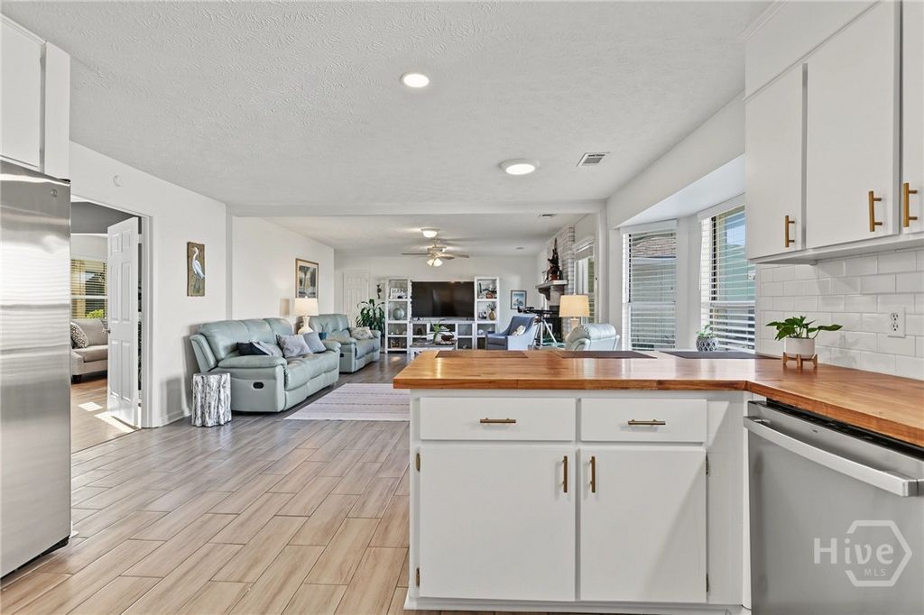 Image 12 of property listing at 126 Williamson Drive, Richmond Hill, GA 31324