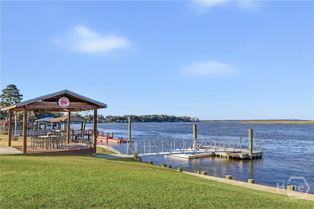 Image 3 of property listing at 126 Williamson Drive, Richmond Hill, GA 31324